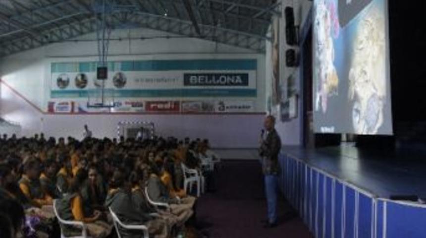 &Ouml;zel Aziziye Lisesi&rsquo;nde &ldquo;g&uuml;n&uuml;m&uuml;zde Evrim Teorisi Ve A&ccedil;mazları&rdquo; Konferansı...