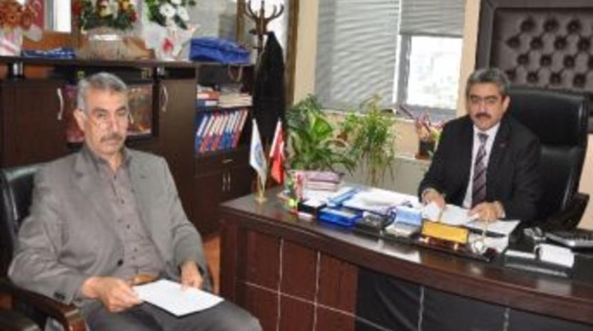 Hi&ccedil; Tanımadığı Ve G&ouml;rmediği Başkan Alıcık İ&ccedil;in Şiir Yazdı