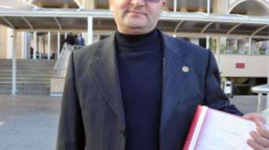 Hz. Peygamber'e Hakaret Iddiasıyla Yargılanan Kadın Avukatın Duruşması Ertelendi