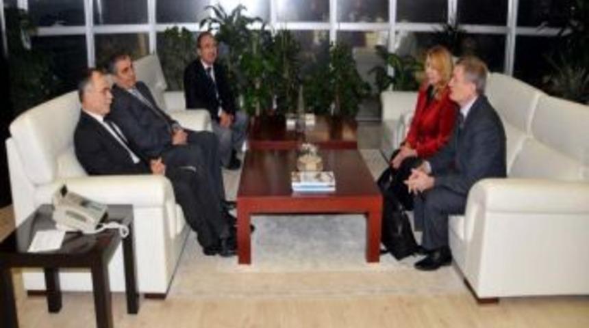 Ukraynalı &Ouml;ğretim &Uuml;yeleri Rekt&ouml;r&uuml; Ziyaret Etti