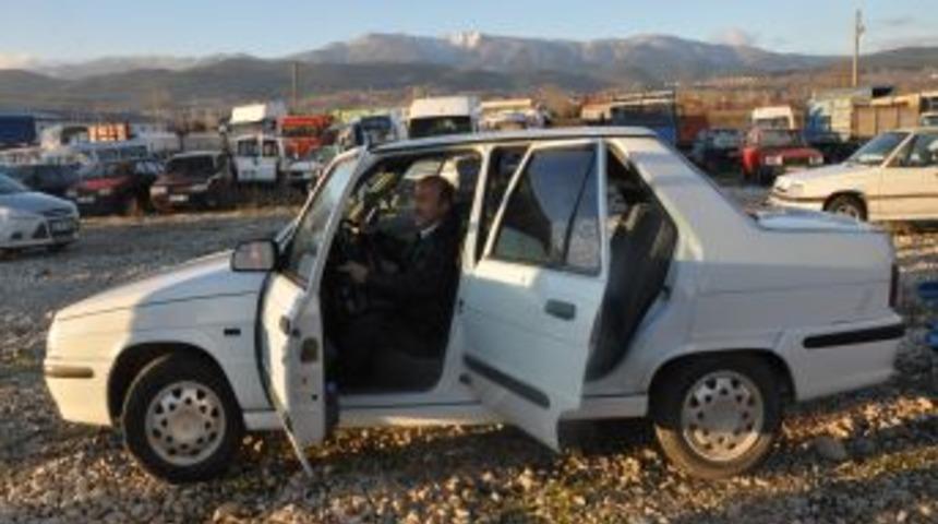 Oto Hırsızlığında &Ccedil;en&ccedil; Y&ouml;ntemi Polisin Dikkatinden Ka&ccedil;madı