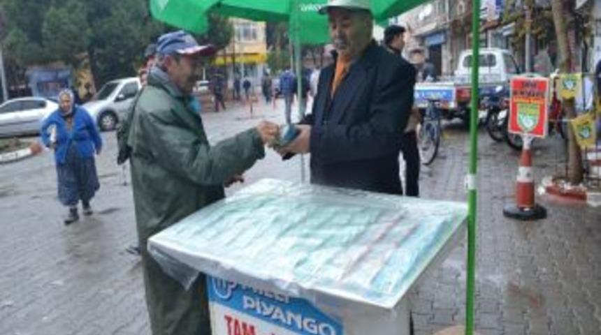 Kula'da Milli Piyango Yılbaşı Biletlerine B&uuml;y&uuml;k İlgi