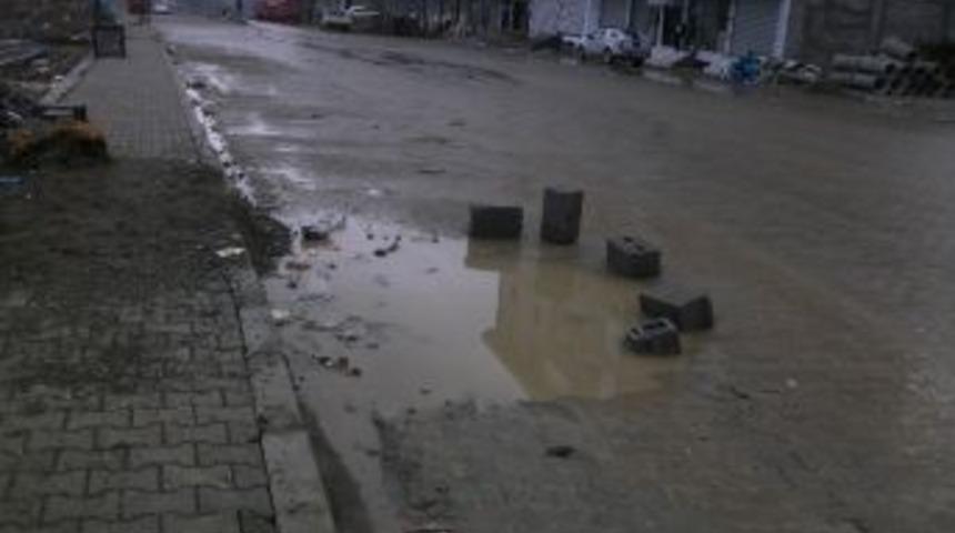 Şemdinli&rsquo;deki Patlamanın İzi Duruyor