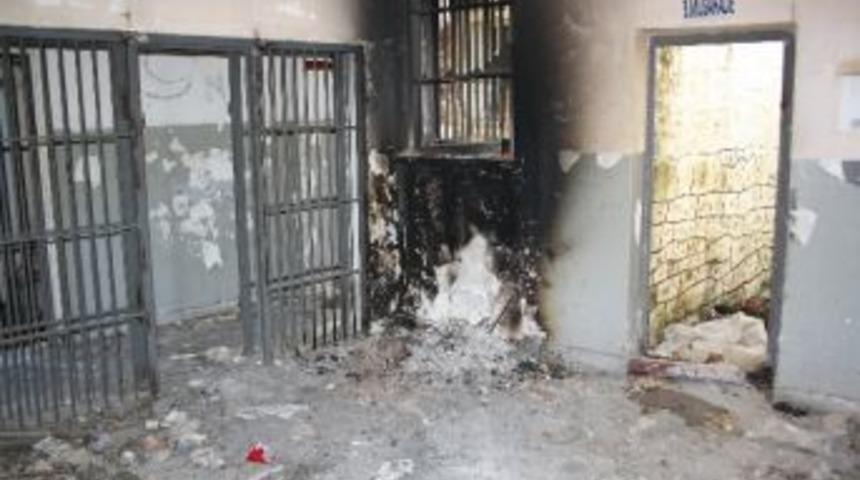 Cezaevi Eski Binası Alkoliklerin Mekanı Oldu