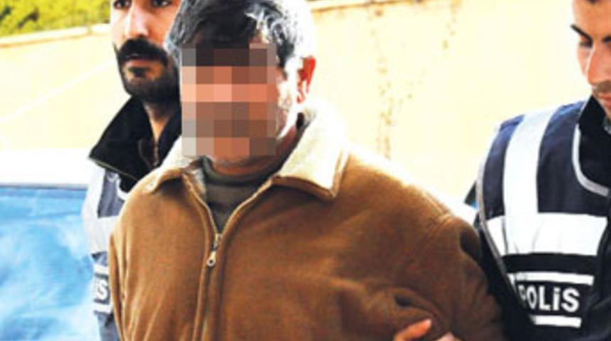 Annesini bağlayıp altınlarını &ccedil;aldı