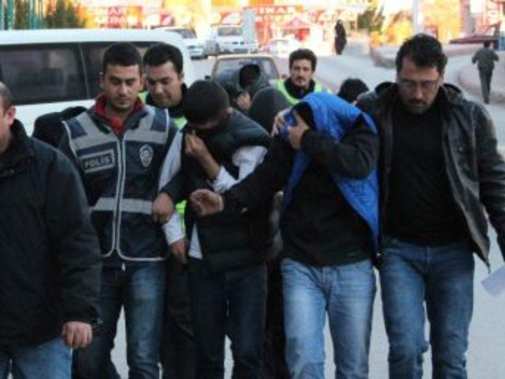 Konya Haberleri: 6 keçi çalan 2 şüpheli tutuklandı Konya Haberleri: 6 keçi çalan 2 şüpheli tutuklandı