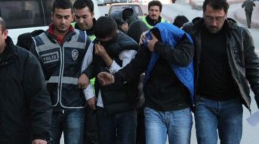 Hırsızlar Ke&ccedil;i Ve Kuru &Uuml;z&uuml;m &Ccedil;aldı