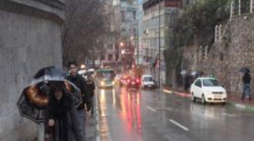 Bursa'da Yağmur Hayatı Olumsuz Etkiledi