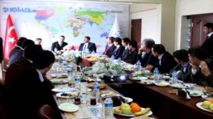 Vali G&uuml;ven&ccedil; İş Adamlarıyla Bir Araya Geldi