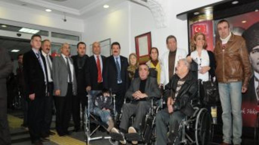 Hastanenin Tekerlekli Sandalye Ihtiyacını Hayırseverler Karşıladı