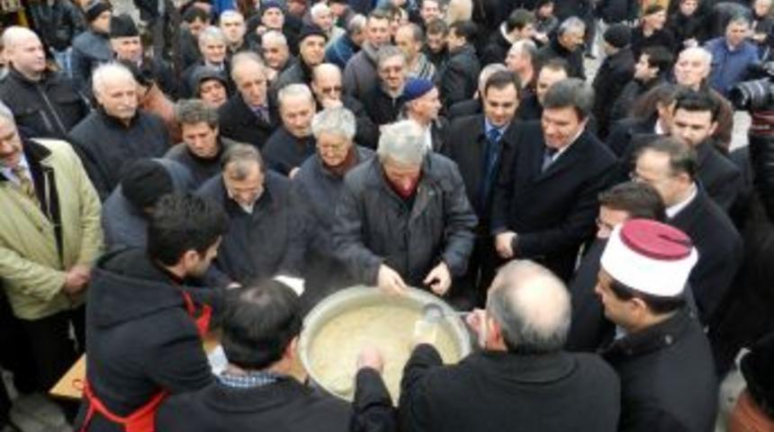 Bursa B&uuml;y&uuml;kşehir Belediyesi'nin Aşure Kazanları Balkanlar I&ccedil;in Kaynadı