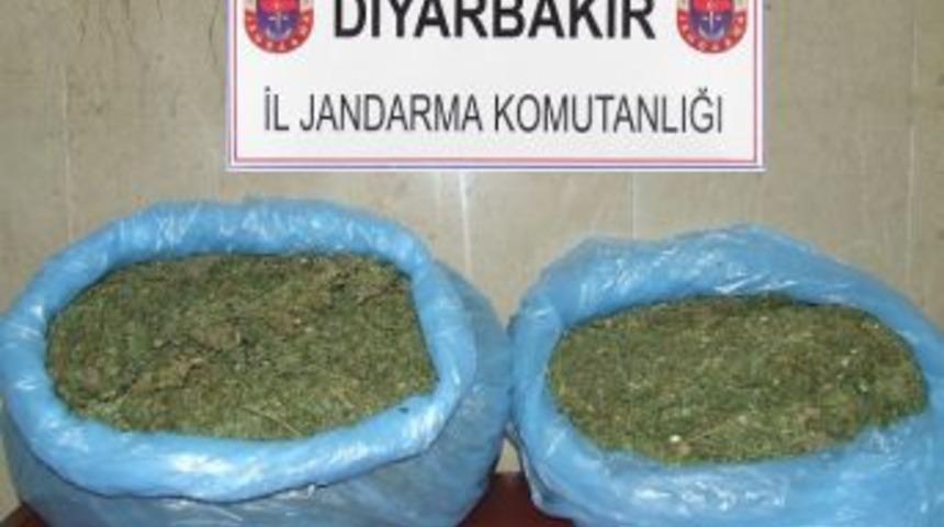 Diyarbakır'da Esrar Ve Mazot Ka&ccedil;ak&ccedil;ılığı Operasyonu