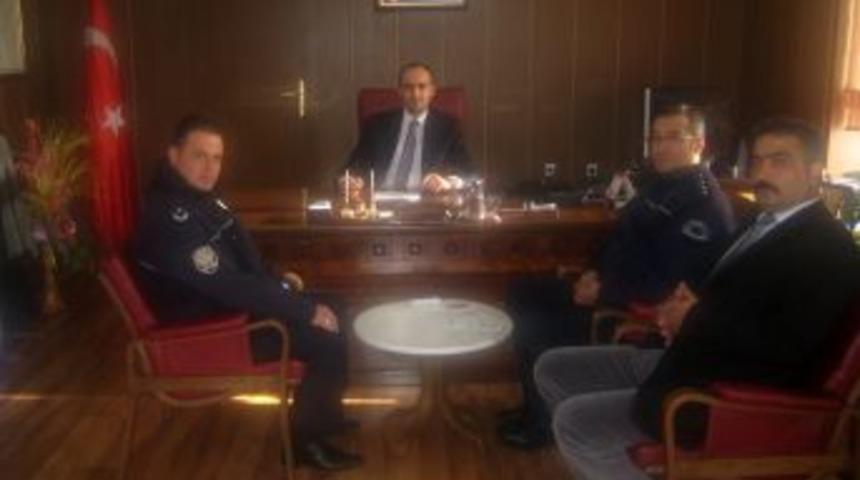 Kaymakam &Ouml;zbey'den Emniyet Personeline Başarı Belgesi