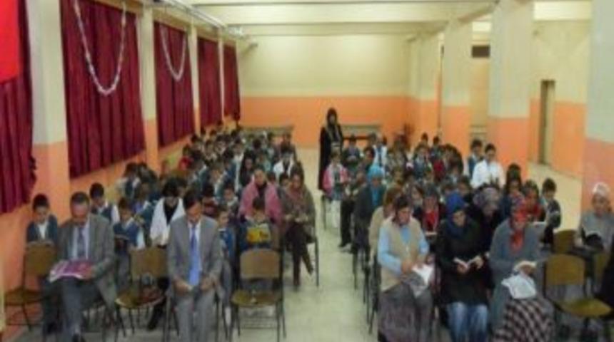 Bu K&ouml;yde Herkes Kitap Okuyor