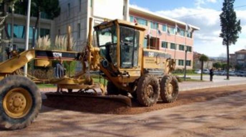 Atat&uuml;rk Caddesi Yenileniyor