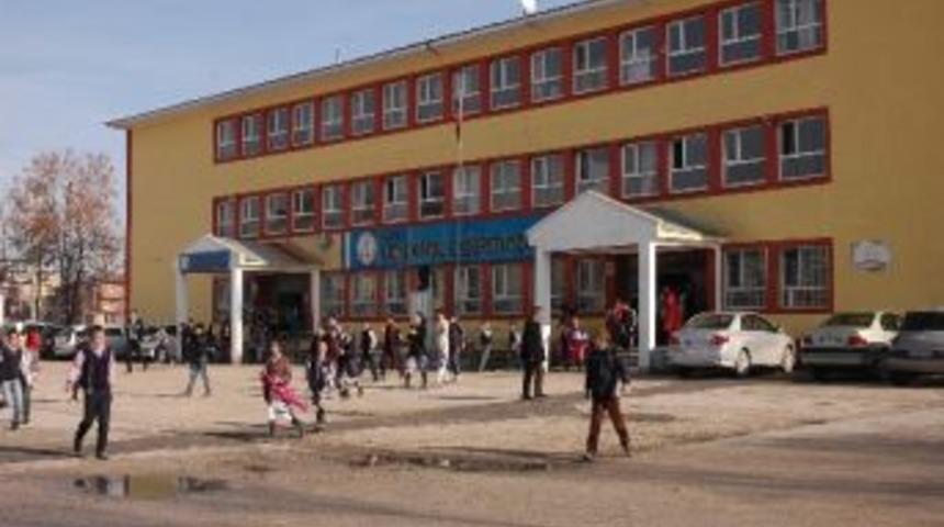 G&uuml;lşah &Ouml;ğretmenin &Ouml;ld&uuml;r&uuml;lmesine Tepkiler Devam Ediyor