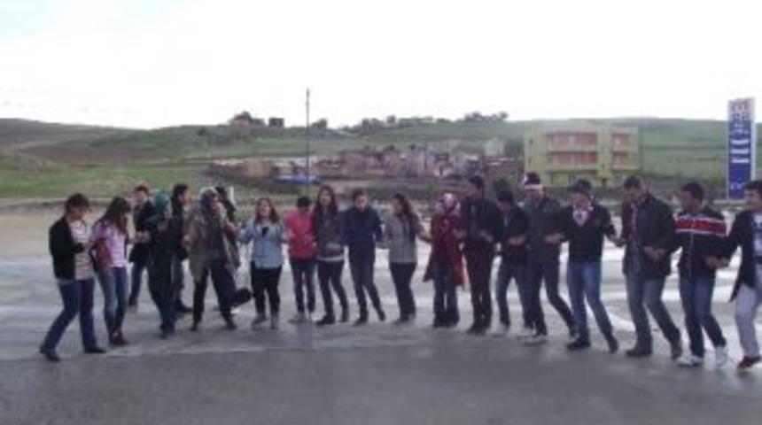 Batman Emniyet M&uuml;d&uuml;rl&uuml;ğ&uuml; 50 &Ouml;ğrenciyi Siirt'e G&ouml;t&uuml;rd&uuml;&rlm;