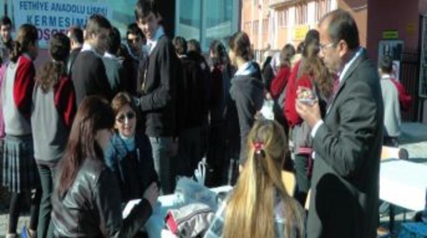 Fethiye'de Okul İhtiya&ccedil;ları İ&ccedil;in Kermes