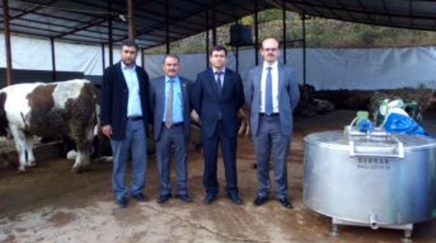 &Uuml;reticilere S&uuml;t Soğutma Tankı Dağıtıldı