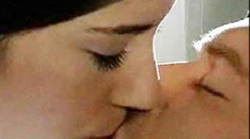 Nihal'den Behl&uuml;l'e aşk &ouml;p&uuml;c&uuml;ğ&uuml;