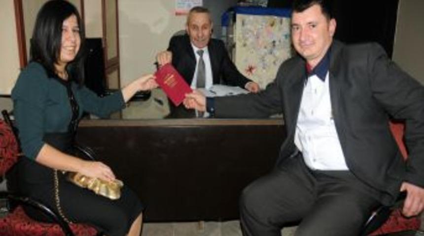 Manisa'da 15 &Ccedil;ift 12.12.2012 Tarihinde Nikah Kıydırdı