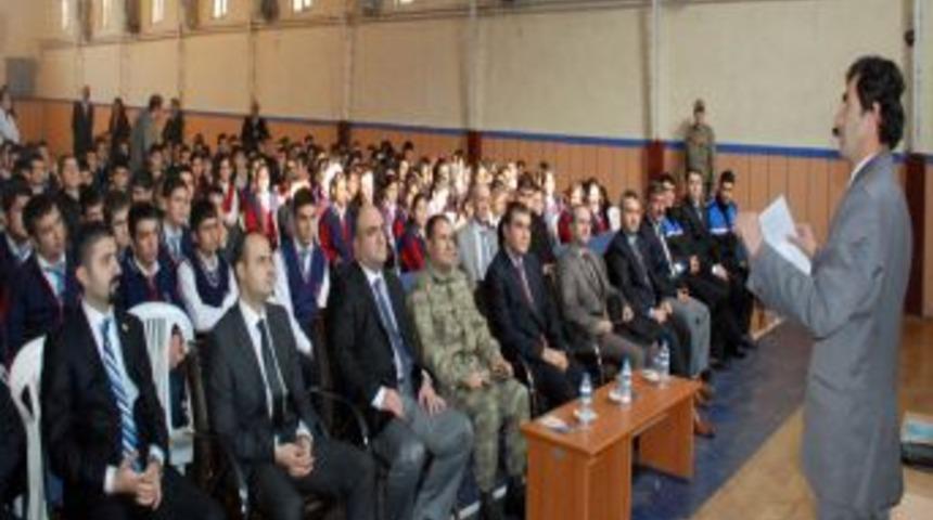 Elbistan'da Gençlere Uyuşturucunun Zararları Anlatıldı