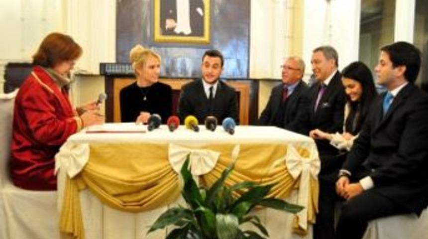 Başarılı Basketbolcu 12.12.12&rsquo;de Evlendi