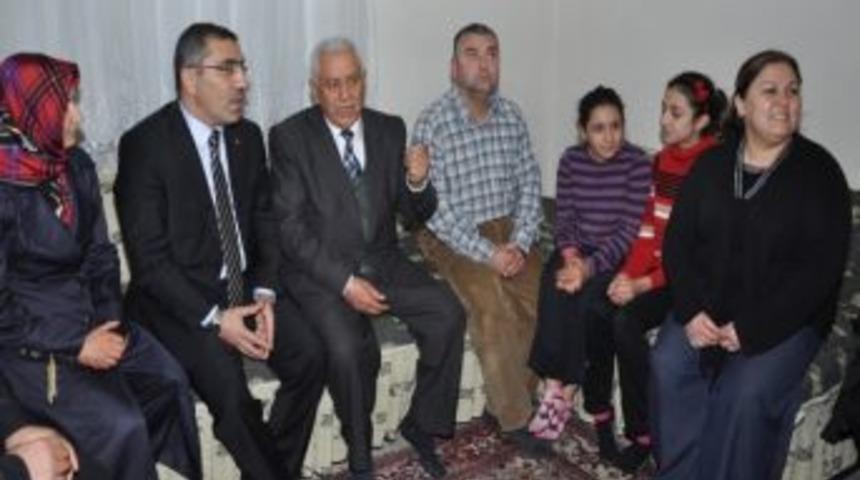 &Ccedil;elikcan Şehit Ailelerini Ziyaret Etti