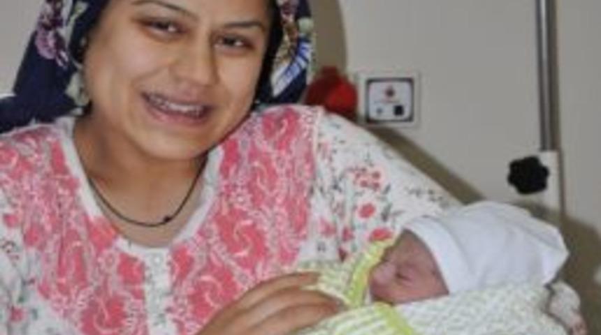 12.12.12'de Annesi İle Aynı G&uuml;n Doğdu