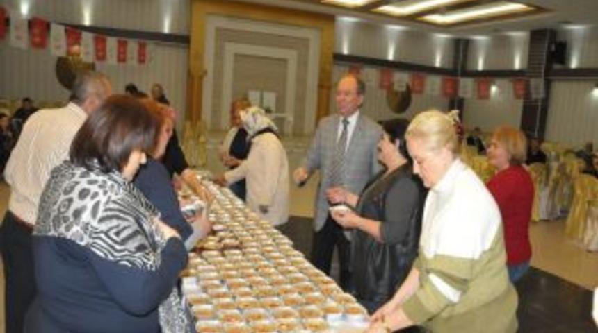 CHP Atakum İl&ccedil;e Teşkilatı Aşure Dağıttı