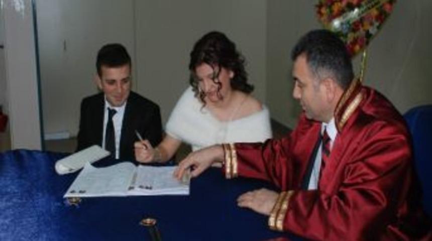 Tokat&rsquo;ta 12.12.2012&rsquo;de 12 &Ccedil;ift D&uuml;nya Evine Girdi