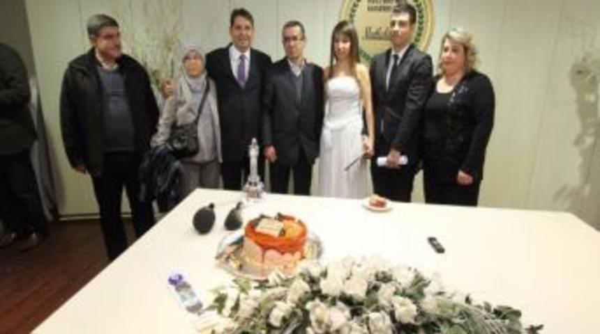 12&rsquo;yi 12 Ge&ccedil;e Evliliğe &lsquo;evet &lsquo;dediler