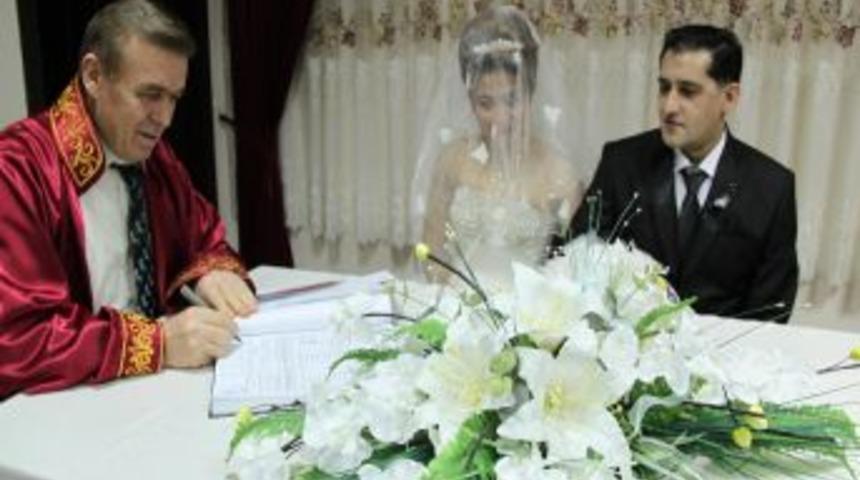 Polatlı'da Evlenecek &Ccedil;iftlerin Tercihi 12.12.12 Saat 12 Oldu