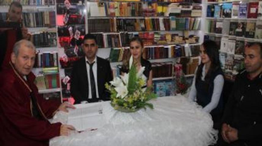 &Ouml;ğretmen &Ccedil;ift Nikahını 12.12.2012 Saat 12.12&rsquo;de Kıydı