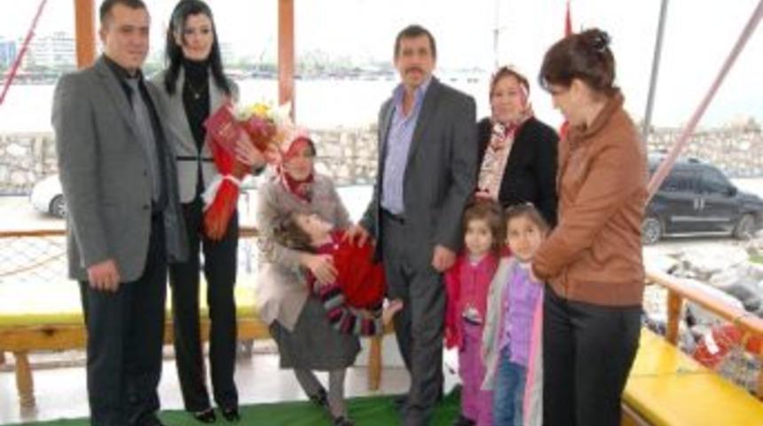 12.12.2012 Tarihine G&uuml;n Alan &Ccedil;ift Nikahlarını Teknede Kıydırdı
