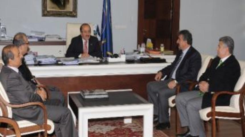 Mhp Trabzon İl Başkanı Muammer Demeli Ve Y&ouml;netim Kurulu &Uuml;yeleri Başkan G&uuml;mr&uuml;k&ccedil;&uuml;oğlu&rsquo;nu Makamında Ziyaret Etti