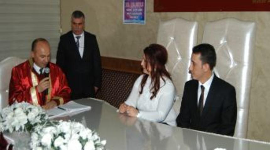 Uşak&rsquo;ta Da &Ccedil;iftler 12.12.2012 Nikahı Yarışına Girdi