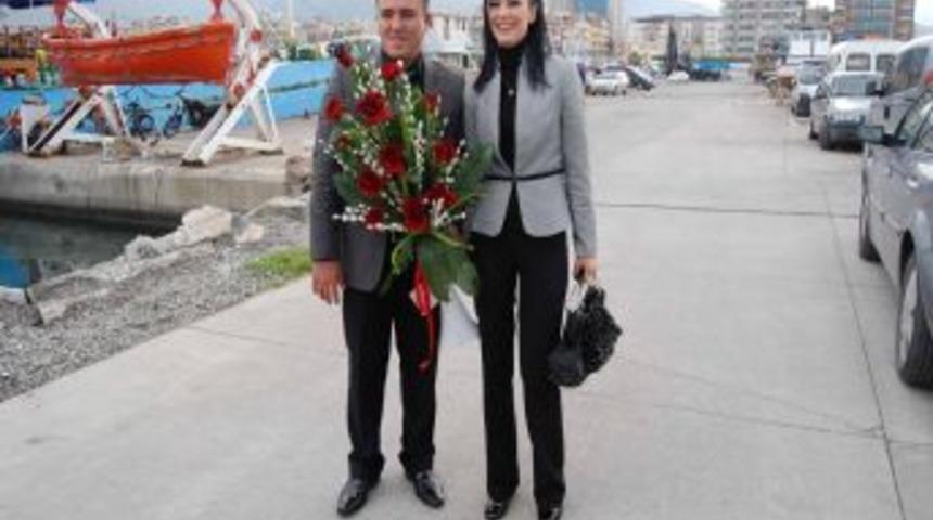 12.12.2012 Çılgınlığı Denizin Ortasında Nikah Kıydırdı