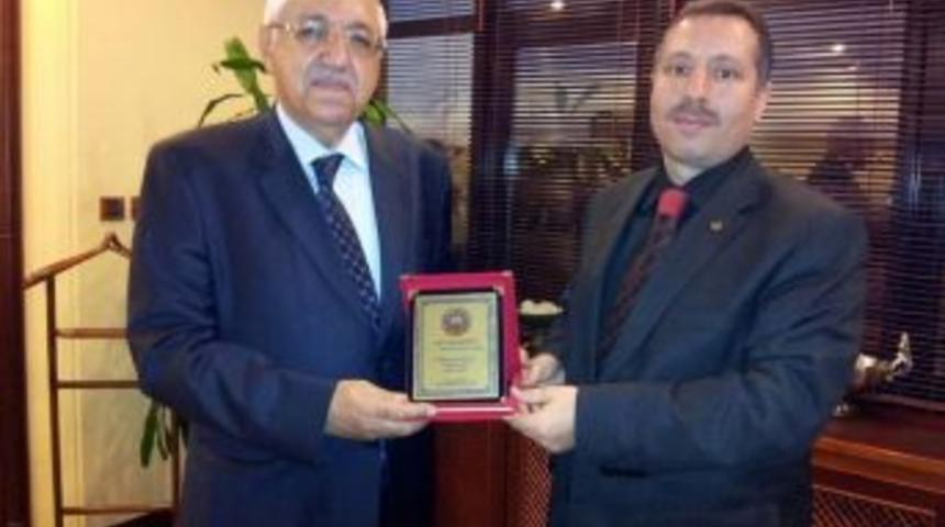 Cahit Nakıboğlu: Yeşilkart, Sanayicinin Iş&ccedil;i Bulamasının &Ouml;n&uuml;ndeki En B&uuml;y&uuml;k Engel