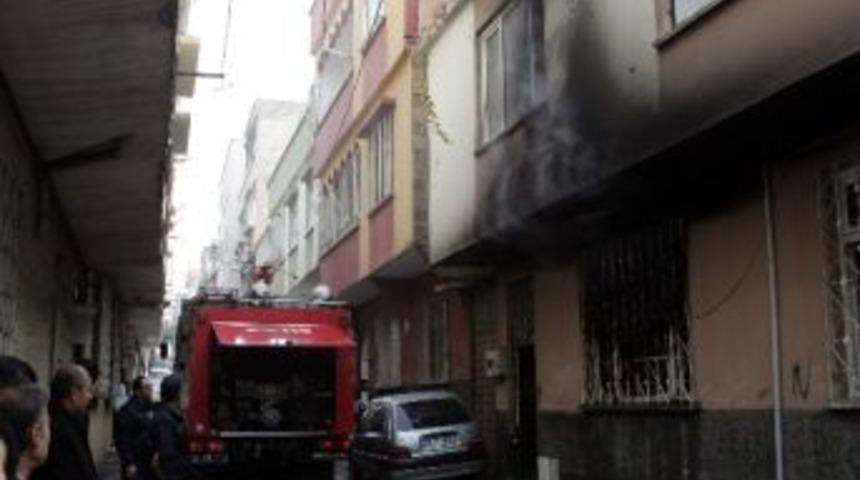 Evde &Ccedil;ıkan Yangın Korkuttu