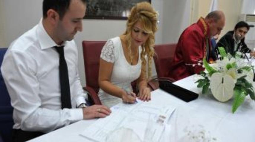 Mardin Belediyesi, 12.12.2012'de 30 &Ccedil;iftin Nikahını Kıydı