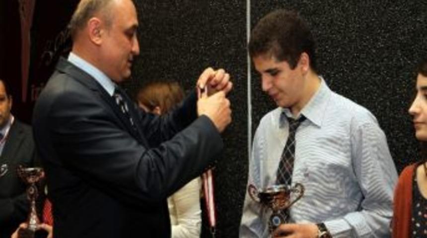 &Ouml;zel Sanko Koleji &Ouml;ğrencisi Satran&ccedil;ta İl Birincisi