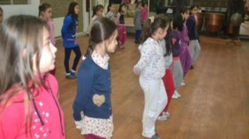 Yenişehir Folklor Topluluğu &Ccedil;alışmalarına Devam Ediyor