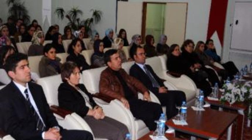 G&uuml;m&uuml;şhane&rsquo;de &ldquo;kadına Y&ouml;nelik Şiddeti &Ouml;nlemede Medyanın Rol&uuml;&rdquo; Konulu Konferans D&uuml;zenledi