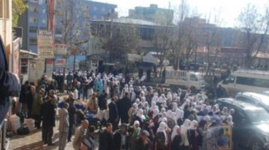 Bdp&rsquo;liler Uğur'un Taziyesine Katıldı