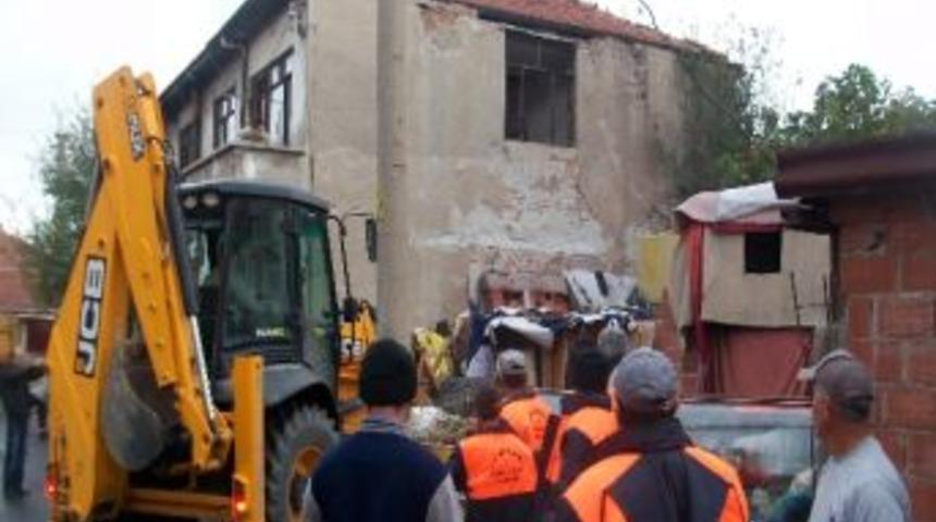 Zabıta&rsquo;dan &Ccedil;&ouml;p Ev Baskını