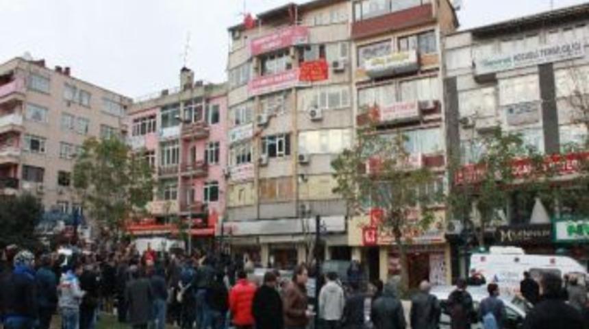 Eylemci &Ouml;ğrenciler Chp İl Binasını İşgal Etti