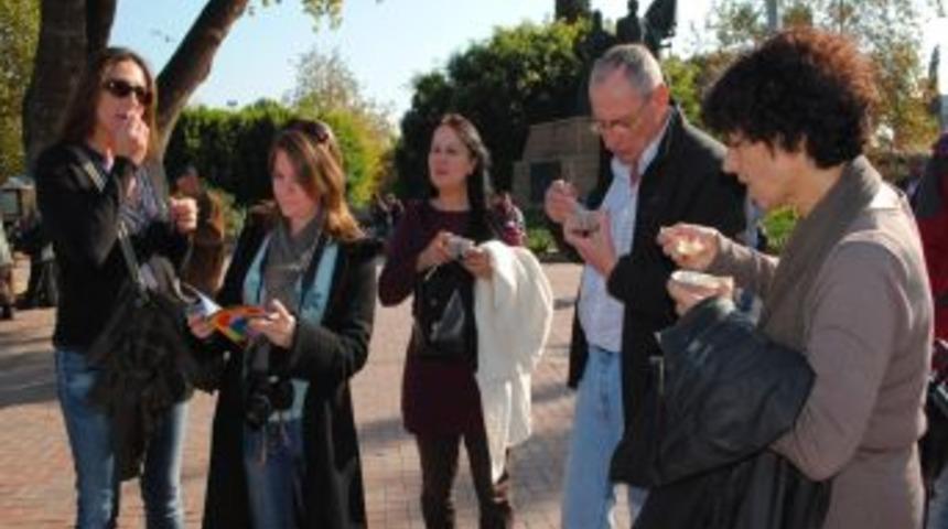 Aksakal: Aşure, &Uuml;lkeler Arası Dostluk K&ouml;pr&uuml;s&uuml; Kurulmasına Vesile Oluyor