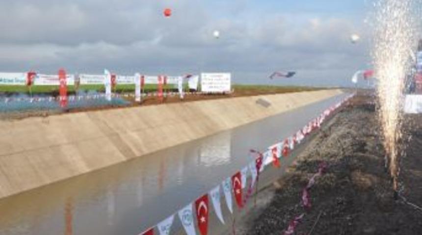 Bakan Eker Başbakan İle Birlikte Ana Sulama Kanalını A&ccedil;tı