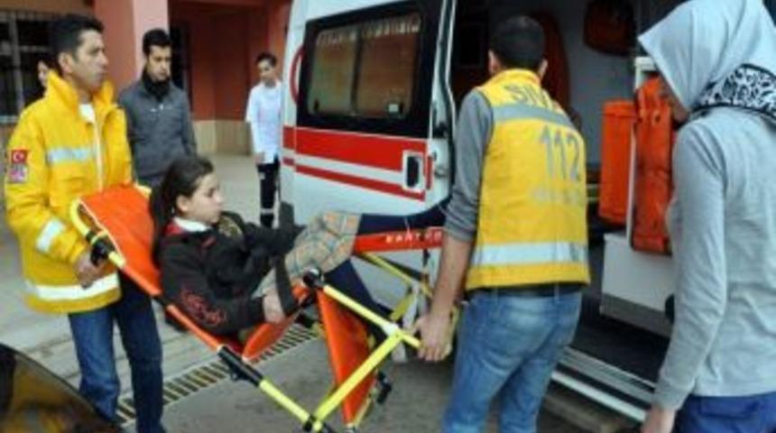 Okul Bah&ccedil;esinde Oynarken D&uuml;şen &Ccedil;ocuk Yaralandı